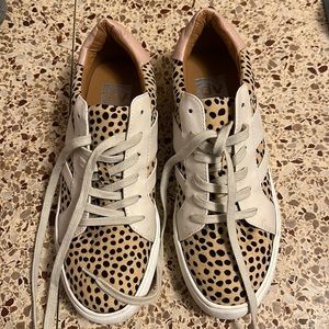 Dolce Vita size 8.5 sneaker